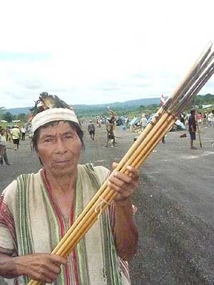 Indígena Atalaya: Apu (jefe) asháninka durante la toma del aeropuerto de Atalaya (Ucayali. Perú). (Foto: CNR)