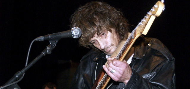 Antonio Vega, durante un concierto en 2008. | Efe