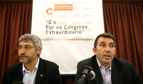 José Domingo (dcha.) junto a Antonio Robles, quien también se marcha de C's | Santi Cogolludo