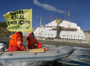 Protesta de Greenpeace frente a "El Algarrobico". | Greenpeace