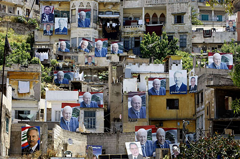 Carteles electorales en Trpoli. | AFP