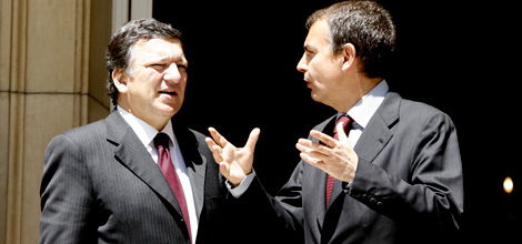 Barroso, junto a Zapatero en La Moncloa. | Efe