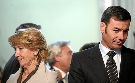 Esperanza Aguirre y Toms Gmez, durante un acto. | A. Heredia