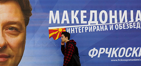 Un cartel en Skopje. Macedonia celebr elecciones el 5 de abril. | Reuters