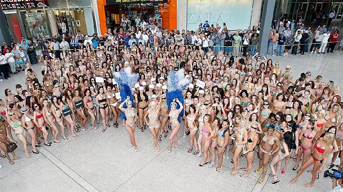 Las Vegas logr batir el rcord Guiness del mayor desfile de bikinis del mundo. (Foto: E. Miller)