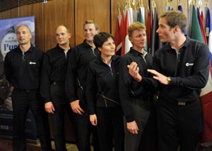 Los seis nuevos astronautas europeos. / AFP