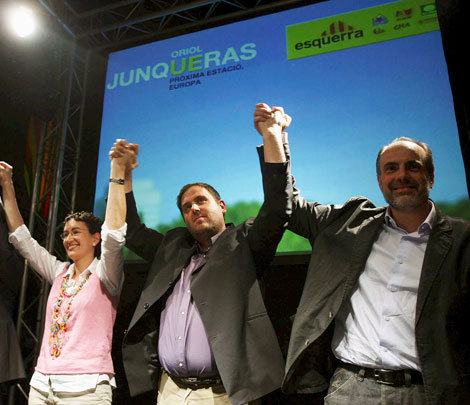 Marta Oliva, Oriol Junqueras y Joan Ridao, durante el acto. | EFE