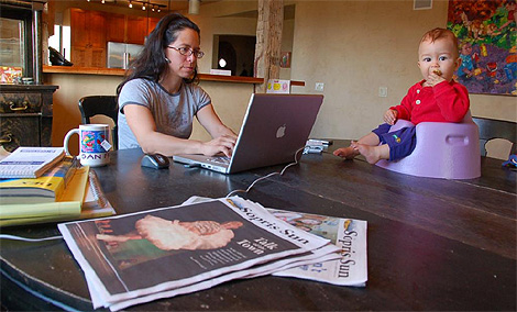 Trina Ortega, editora del 'Sopris Sun', en su 'casa redaccin'. (Foto: Marty Treadway)