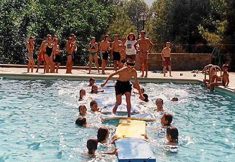 Imagen de una escuela de verano en una piscina | E.M.