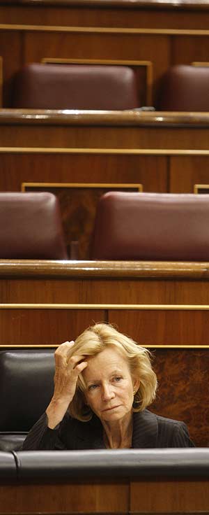 La ministra de Economa, Elena Salgado, en el Congreso de los Diputados (Foto: Sergio Gonzalez).