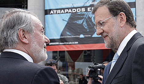 Mariano Rajoy junto al candidato a las europeas, Jaime Mayor Oreja. | Efe