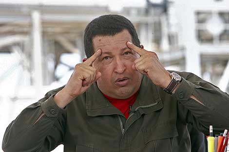 Hugo Chvez, durante la retransmisin del programa. | AP