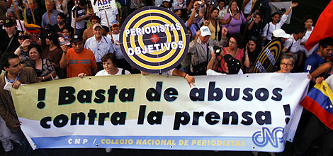 Pancarta de la manifestacin en Caracas por el cierre de RCTV. | Afp