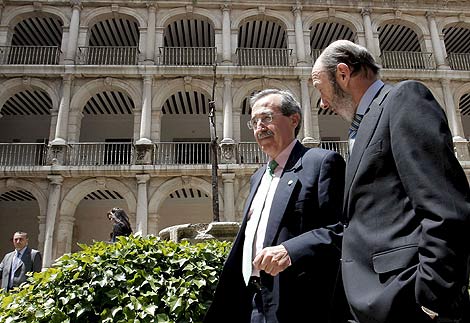 Virgilio Zapatero, junto a Rubalcaba, en una visita de ste a la Universidad de Alcal. | Efe