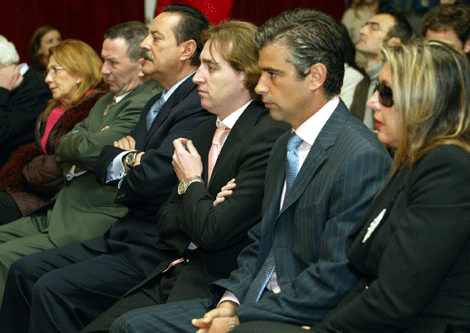 Juan Antonio Yage (segundo por la derecha) durante un juicio en 2005. | elmundo.es