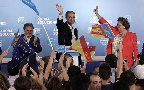 El presidente del PP valenciano, flanqueado por Alfonso Rus y Rita Barber. | V.B.