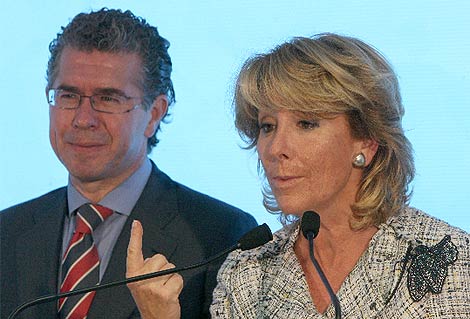 Esperanza Aguirre valora los resultados electorales junto a Francisco Granados. (Js Ayma)