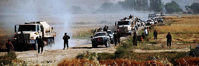 Una imagen del largo convoy de vehculos que las tropas espaolas han escoltado hasta Bala Murghab.