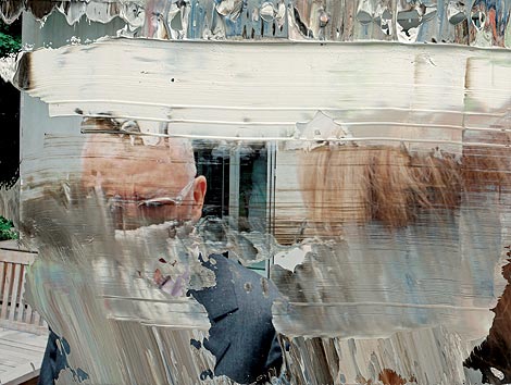 Richter ha aplicado grandes manchas de pintura sobre fotografas familiares.