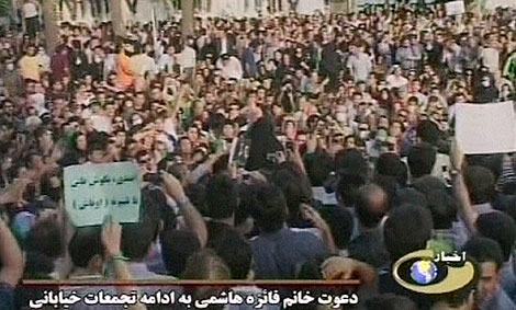 Una imagen de la televisin iran IRIB muestra las protestas en Tehern. | AP
