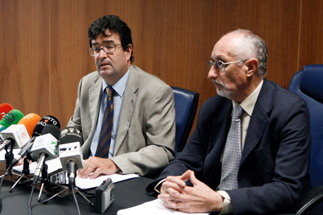 El fiscal jefe, Antonio Morales (dcha.), junto al fiscal de Extranjera, Juan Bermejo. | J. Domnguez