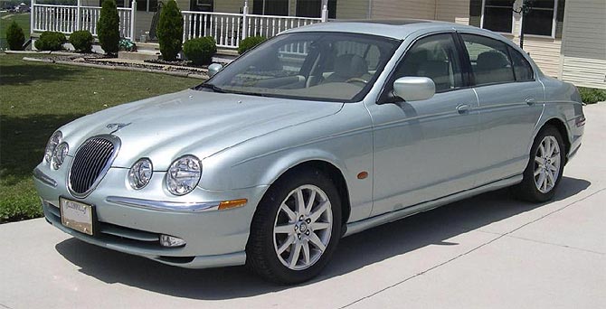 Coche Jaguar S Type.