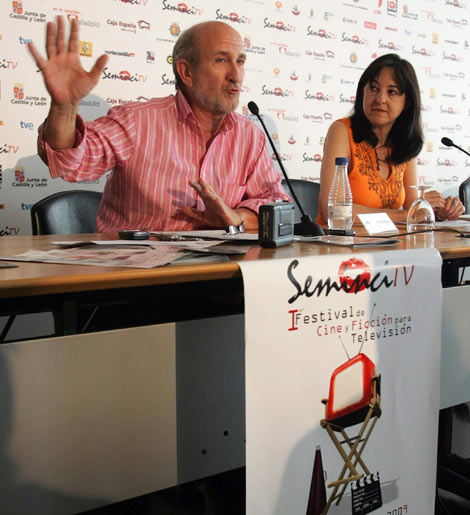 El director Javier Angulo y la periodista Angélica Tanarro. | Ical