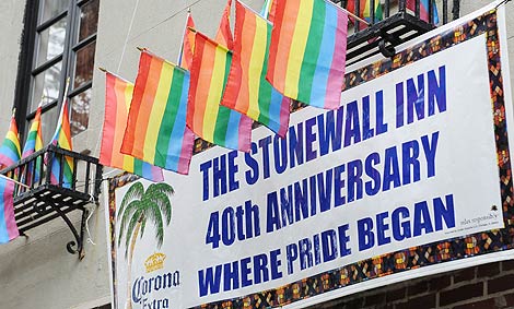 El Stonewall, engalanado para la celebracin. | Afp