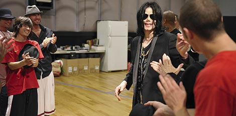 Michael Jackson, durante uno de los ensayos. | Reuters