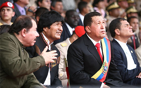 De izda. a dcha., Daniel Ortega, presidente de Nicaragua y sus homlogos Evo Morales (Bolivia), Hugo Chvez (Venezuela) y Rafael Correa (Ecuador). (Foto: Efe)