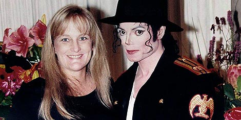 Michael Jackson y Debbie Rowe, en 1996. | Reuters