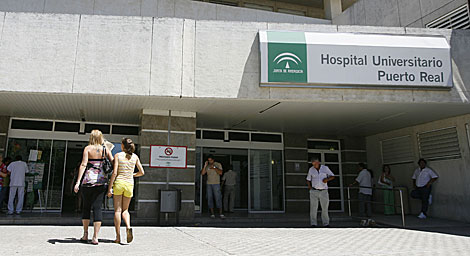 Puerta de acceso al Hospital de Puerto Real. | Jos F. Ferrer