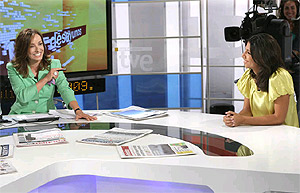 El relevo entre Pepa Bueno y Ana Pastor se produjo en el plat de 'Los desayunos de TVE'. (Foto: RTVE)