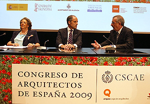 Rita Barber, Francisco Camps y Carlos Hdez. Pezzi, durante la inauguracin |Benito Pajares