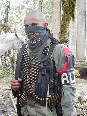 un paramilitar cuando estaba en activo, imagen de archivo. | Foto: S. Hdez.-Mora