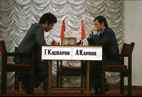 Kasparov y Karpov en el Campeonato Mundial en 1984. | FADA