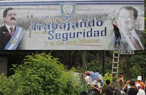 Seguidores de Zelaya participan en una manifestación en tegucigalpa.| Efe