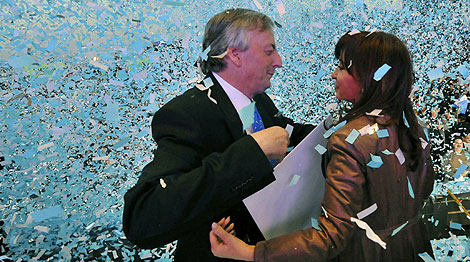 Nstor Kirchner y Cristina Fernndez, en la campaa electoral. | Reuters