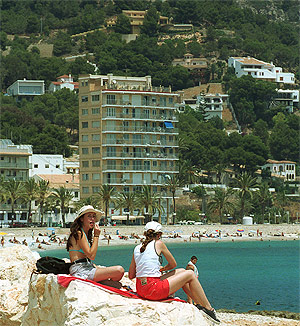 Playa de Jvea (Alicante), localidad donde se localizan las empresas que supuestamente timaron a los turistas franceses.| E. Caparrs