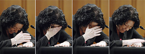 Sotomayor, en la comparecencia, ríe tras ser preguntada por la serie de televisión Perry Mason. | Reuters