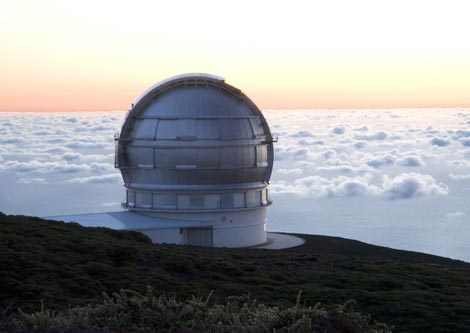 El Gran Telescopio Canario, sobre el mar de nubes de La Palma. / EFE