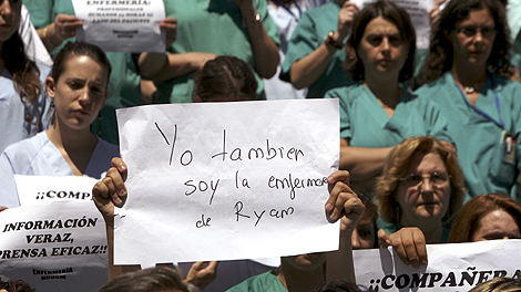 Manifestacin del personal del Maran en apoyo a la enfermera. | Efe