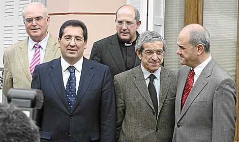 Manuel Chaves, con Medel, Pulido y Gmez Sierra, entre otros, en enero de 2009. | C. Mrquez