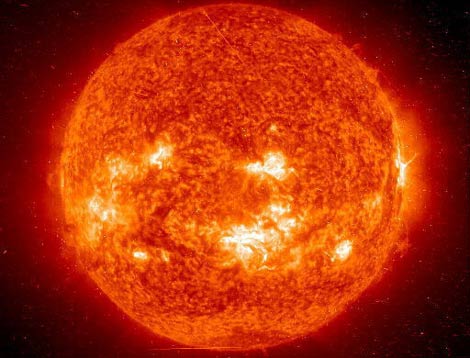 Imagen de 2003 en la que se aprecia la actividad solar. | NASA