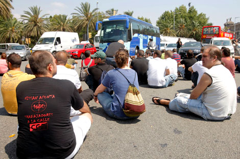 300 trabajadores han protestado ante las puertas de la planta barcelonesa | Efe