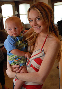 Lindsay Lohan en un fotograma de 'Un trabajo embarazoso'. | Mundo