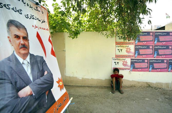 Muro de Bagdad con carteles electorales.| AFP 2005