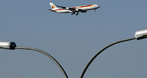 Un avin de Iberia aterriza en Barajas. | Alberto di Lolli
