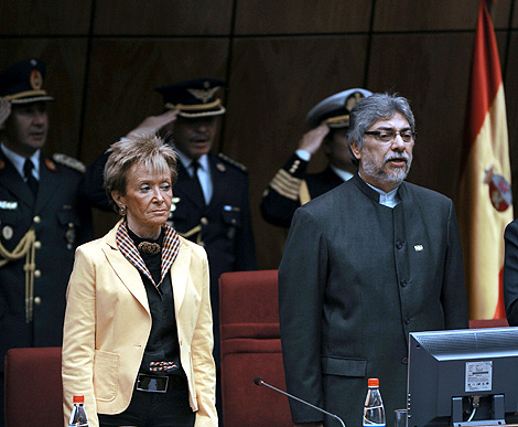 De la Vega, junto al presidente paraguayo en el el Foro Internacional del Bicentenario. | AFP