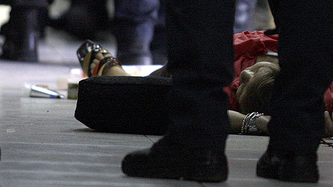 El cadver de la abogada, en el centro comercial donde muri. | AP